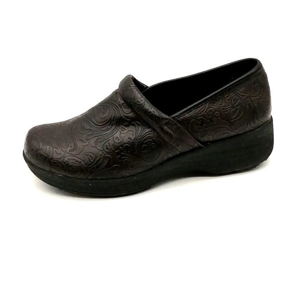 Safe T Step Womens Clog Shoe Brown Embossed Slip On Loafer Round Toe Wedge 9 - Picture 1 of 10